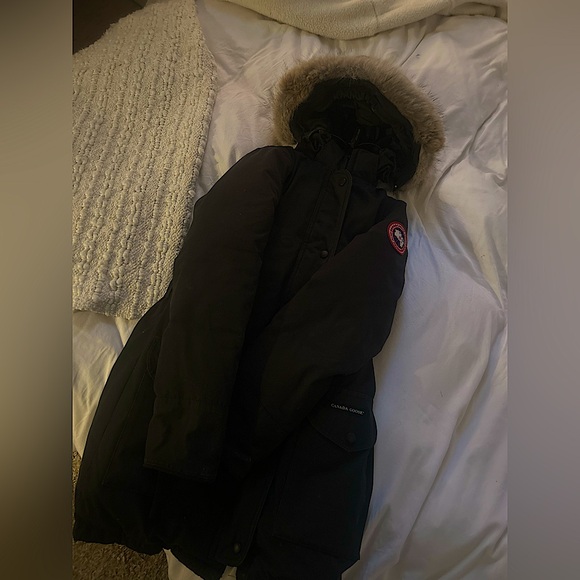 Womens Canada goose jacket - Picture 3 of 4